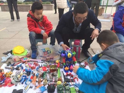 9岁小摊主淘宝造物节开张 旧玩具“杂货铺”里的大梦想